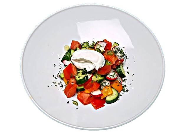 Vegetable salad with yogurt